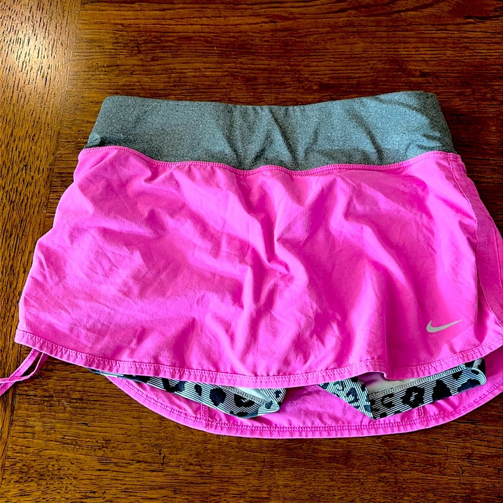 NIKE EUC Women’s pink running skort with blk/grey leopard boy shorts. Size XS